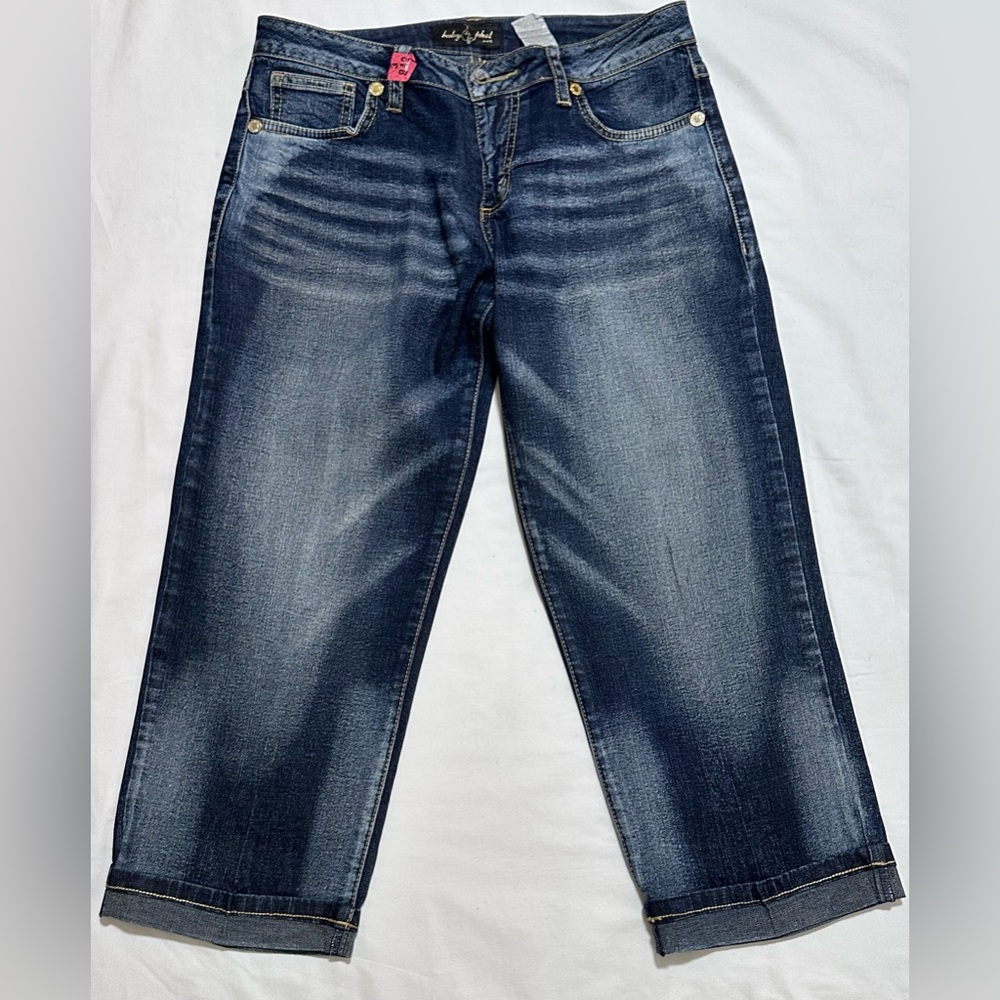 Juniors Baby Phat capri pants. Size 7. Great condition